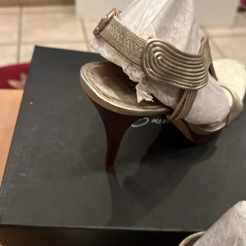 Pelle Moda Platform Sandals in Gold Cross Straps with Stacked Heel in Gold Sz 8